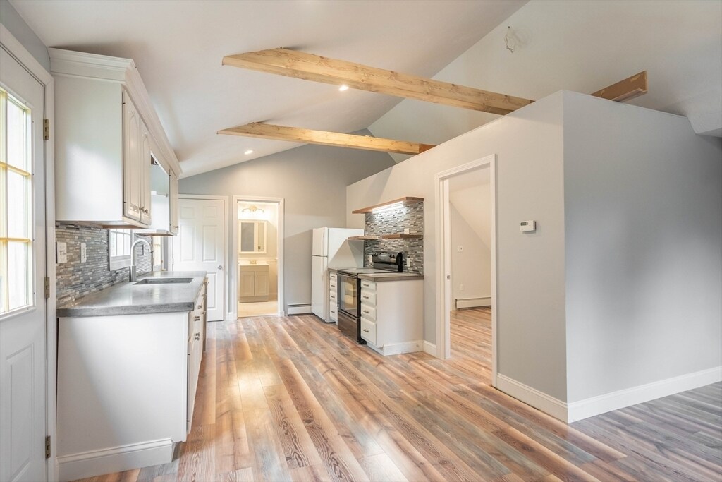 87 Brookfield Rd in Charlton, MA - Building Photo