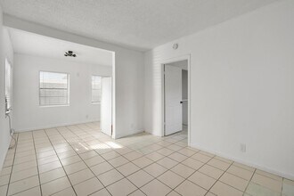 1600 Center St in Jupiter, FL - Foto de edificio - Building Photo