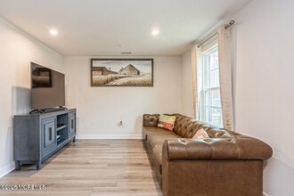 32 American Wy in Cliffwood, NJ - Building Photo - Building Photo