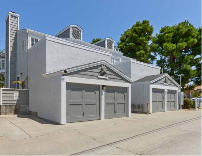 5228 Cass St in San Diego, CA - Building Photo - Building Photo