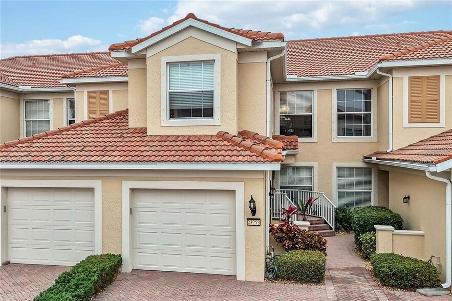 23253 Banbury Way in Venice, FL - Building Photo