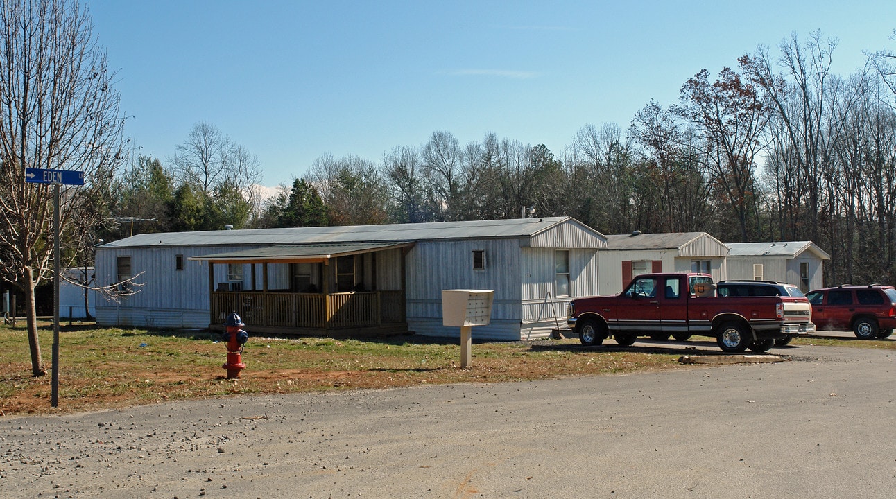 156 Hinkle Dr in Mocksville, NC - Foto de edificio