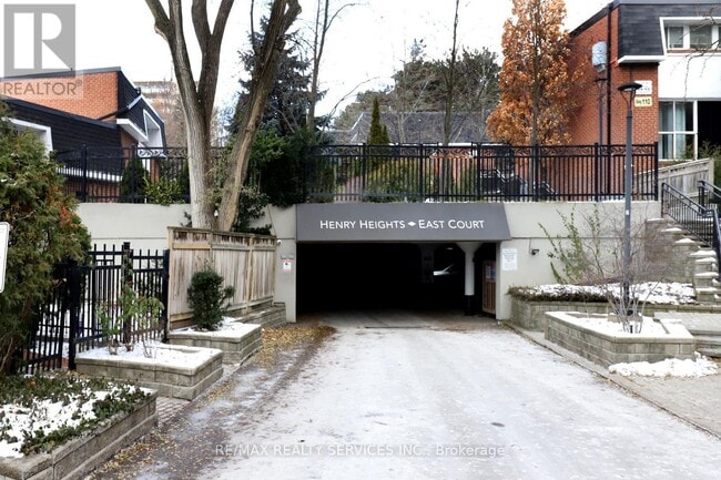 100 George Henry Blvd in Toronto, ON - Building Photo - Building Photo