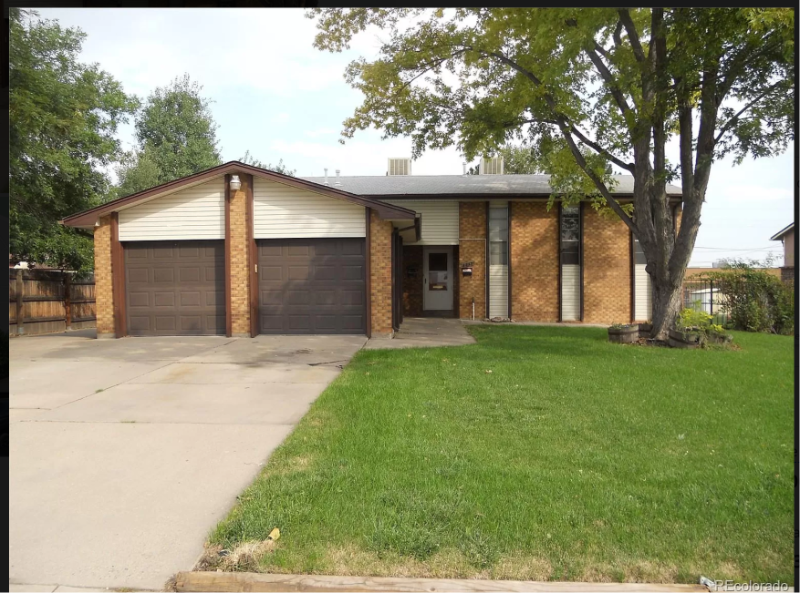 8254 Ames Way in Arvada, CO - Foto de edificio