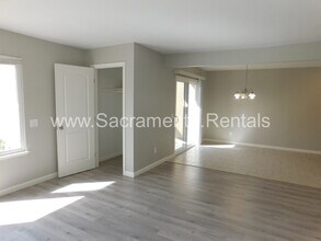 2529 S Whitney Blvd in Rocklin, CA - Foto de edificio - Building Photo