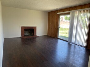 4617 Livingston Way in Sacramento, CA - Building Photo - Building Photo