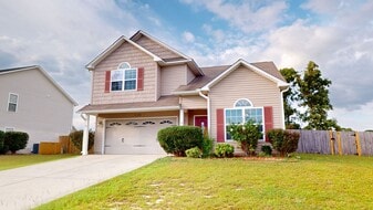 2104 St Nicholas Dr in Hope Mills, NC - Building Photo