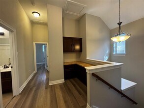 4526 Merle Dr in Austin, TX - Building Photo - Building Photo