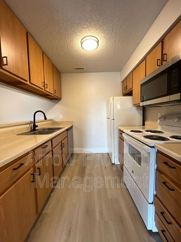 2330 N 44th St in Lincoln, NE - Building Photo - Building Photo