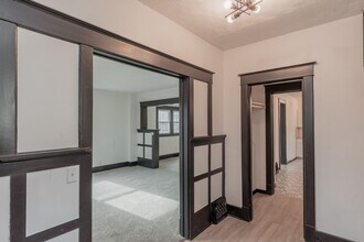 819 S 10th St in Lincoln, NE - Building Photo - Building Photo