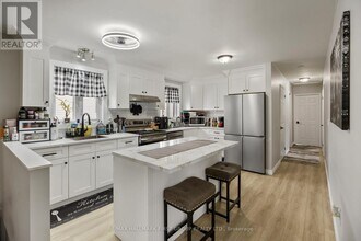 1014 Renaissance Dr in Oshawa, ON - Building Photo - Building Photo