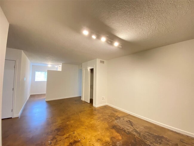 1112 Lawrence St in Houston, TX - Foto de edificio - Building Photo