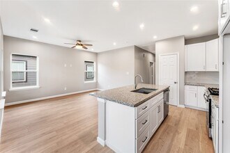 10317 Teneha Dr in Houston, TX - Building Photo - Building Photo