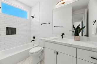 424 Sikes St in Houston, TX - Building Photo - Building Photo