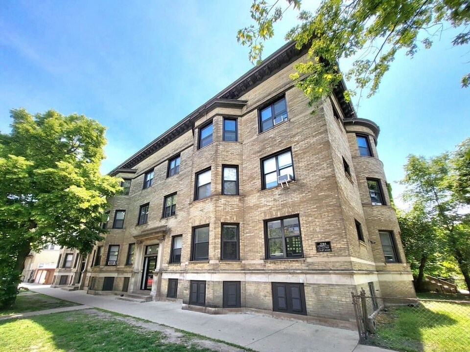 923 W Waveland Ave in Chicago, IL - Foto de edificio