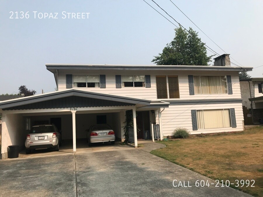 2136 Topaz St in Abbotsford, BC - Building Photo