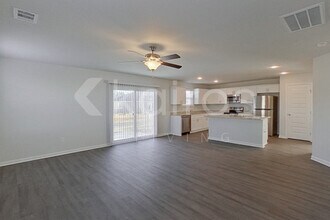 301 Hemlock Ct in Springfield, GA - Foto de edificio - Building Photo