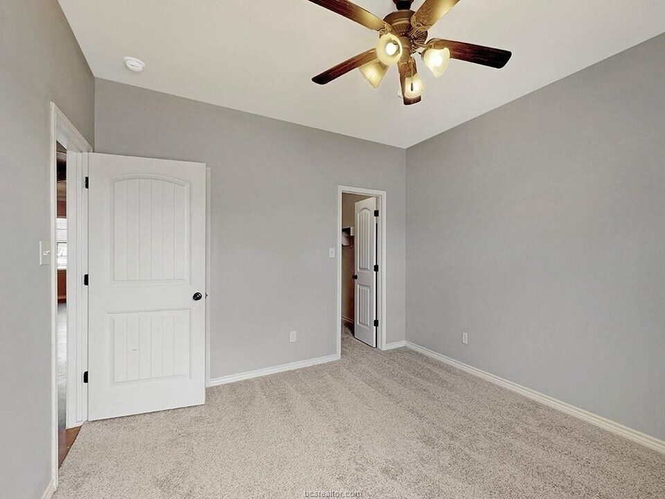 3310 Travis Cole Ave in College Station, TX - Building Photo