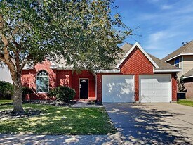 913 Almond St in Baytown, TX - Building Photo