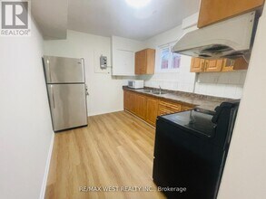 82 Dafoe Crescent in Brampton, ON - Building Photo - Building Photo