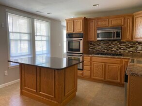 99 Orleans St, Unit B in Lowell, MA - Building Photo - Building Photo