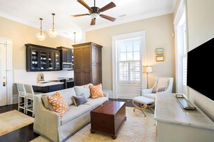 214 Calhoun St in Charleston, SC - Building Photo