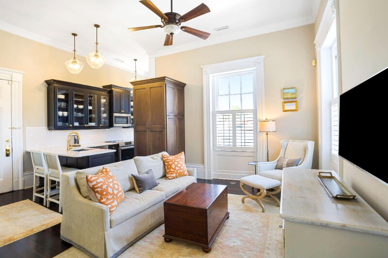 214 Calhoun St in Charleston, SC - Building Photo