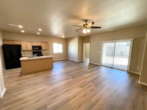 3346 Sonora Desert St in Kingman, AZ - Building Photo - Building Photo