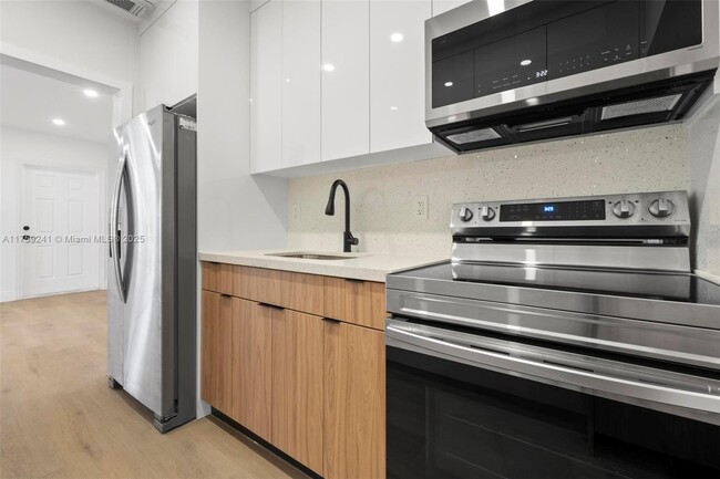1060 NW 35th Ave in Miami, FL - Building Photo - Building Photo