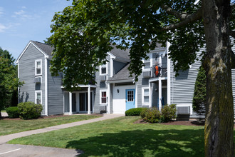 Blue Hills Village in Canton, MA - Foto de edificio - Building Photo