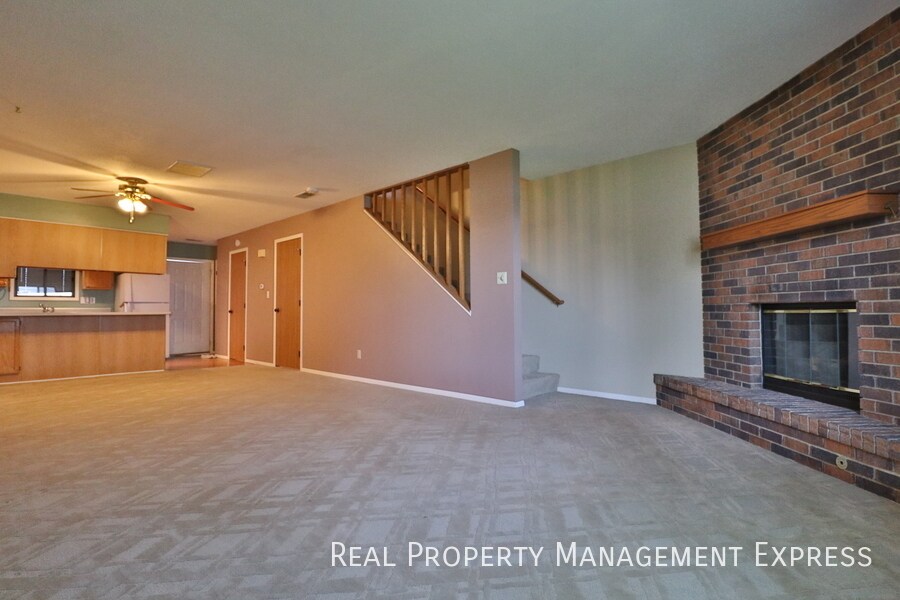 Lovely 2 Bedroom 2.5 Bathroom Townhome in Sioux Falls, SD - Building Photo