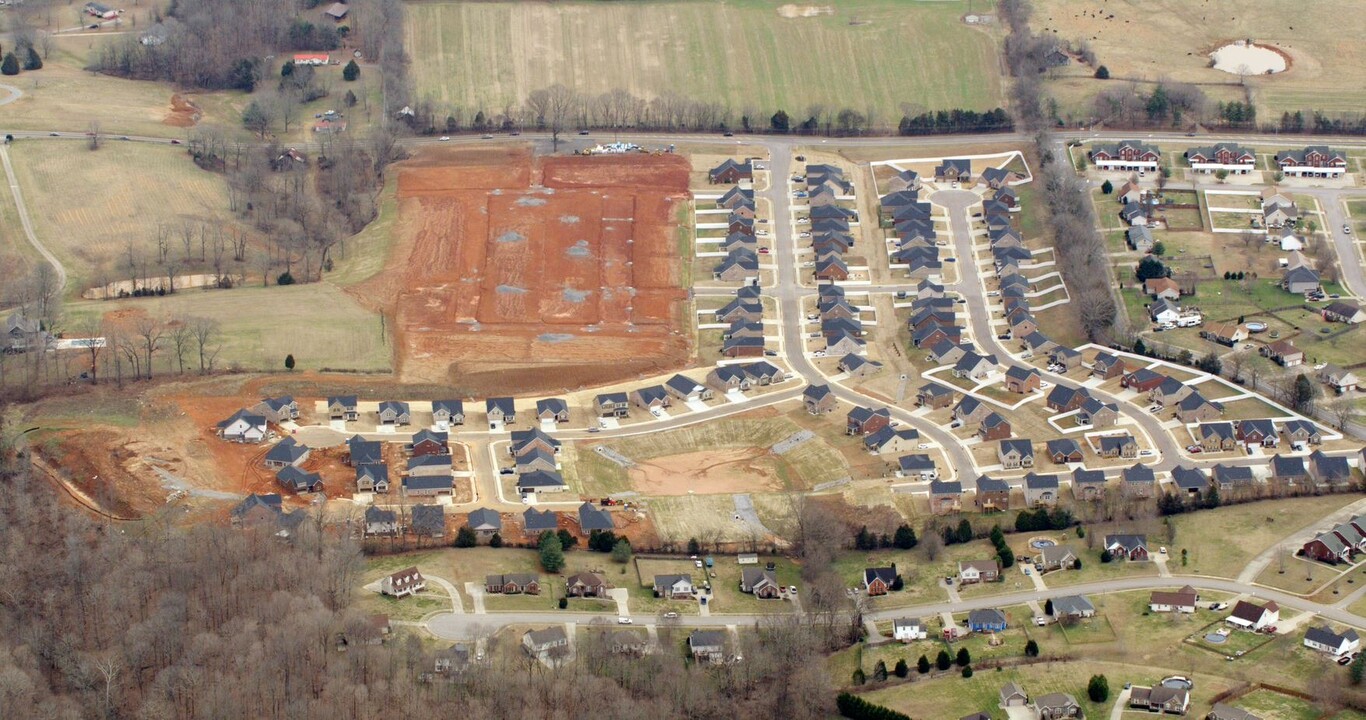 Legacy Fields in Pleasant View, TN - Building Photo