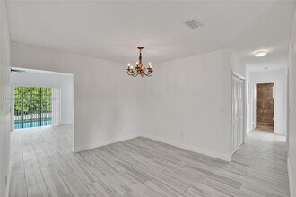 5721 SW 11th St in West Miami, FL - Building Photo - Building Photo