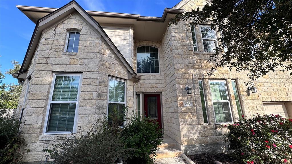 2100 Hilton Head Dr in Round Rock, TX - Building Photo