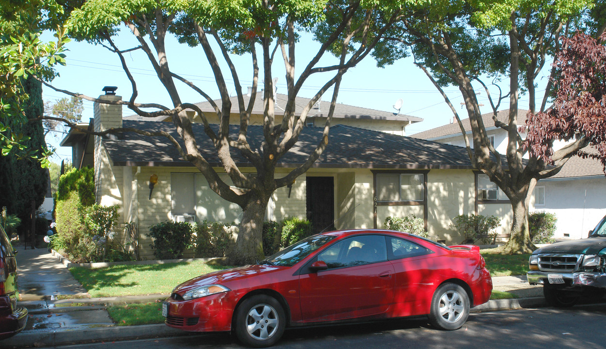 621 Nello Drive in Campbell, CA - Foto de edificio