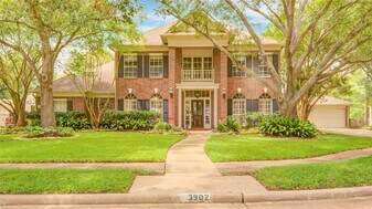 3902 Lyndhurst Pl in Sugar Land, TX - Building Photo