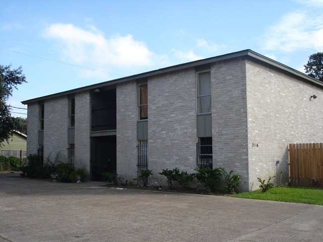 2516 Smart St in Beaumont, TX - Foto de edificio - Building Photo