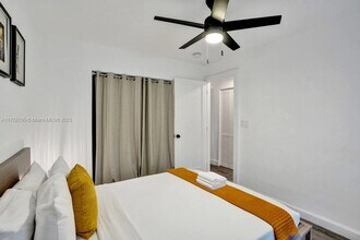 1239 NE 15th Ave-Unit -2 in Fort Lauderdale, FL - Building Photo - Building Photo