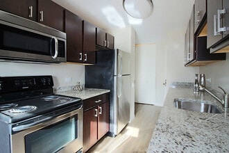 38 W Chestnut St in Chicago, IL - Building Photo - Building Photo