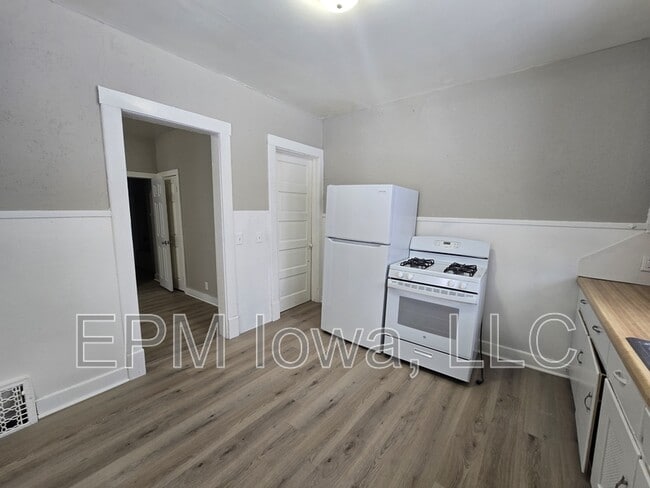 406 Locust St in Waterloo, IA - Building Photo - Building Photo