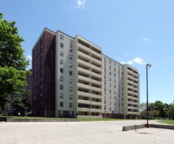 Pine Ridge Towers in Toronto, ON - Building Photo