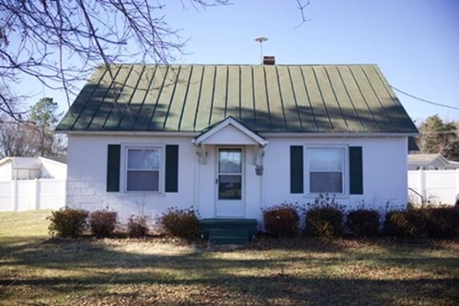 property at 118 Fairgrounds Rd