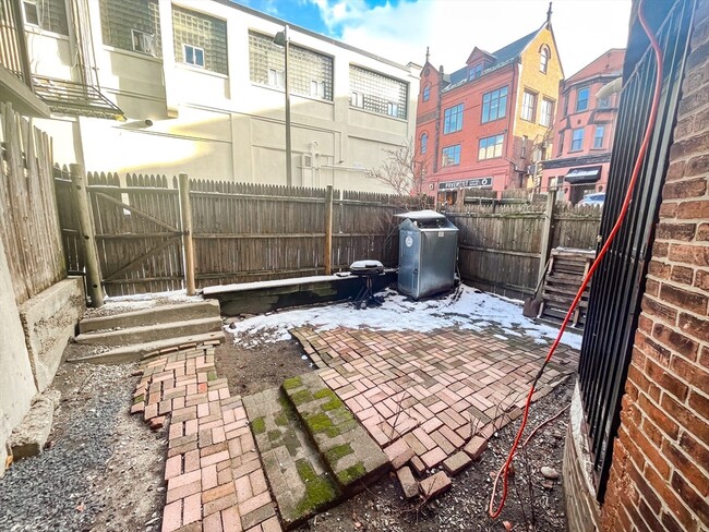 51 Saint Stephen St, Unit 1