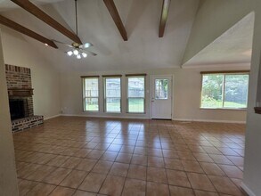4219 Meadowchase Ln in Houston, TX - Foto de edificio - Building Photo