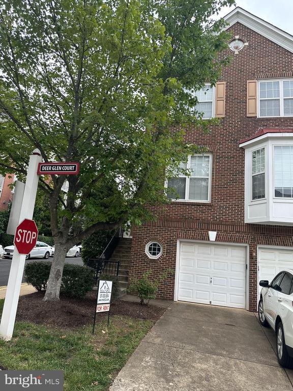 9358 Deer Glen Ct