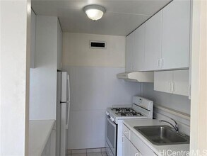910 Ahana St in Honolulu, HI - Building Photo - Building Photo