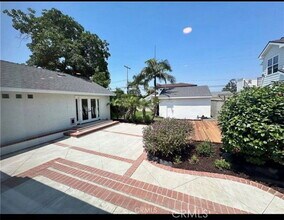422 E 18th St in Costa Mesa, CA - Building Photo - Building Photo