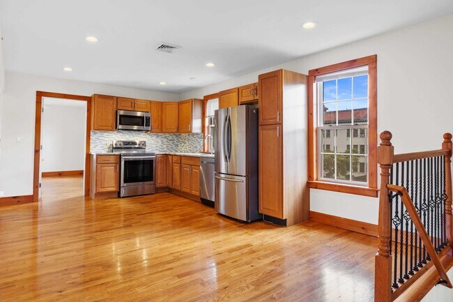 75 Albany St-Unit -#3 in Poughkeepsie, NY - Foto de edificio - Building Photo