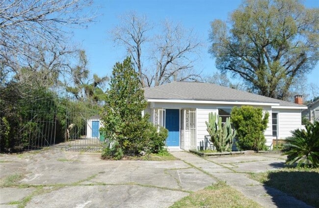 property at 4839 Ventura Ln