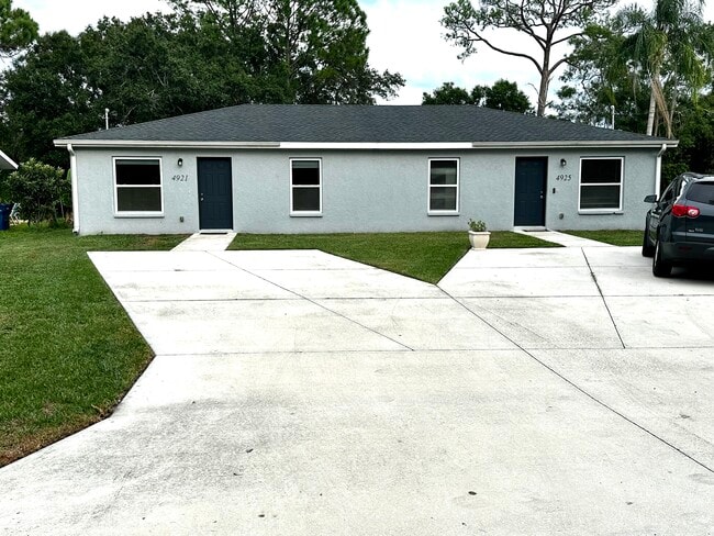 4921 20th St Ct E in Bradenton, FL - Building Photo - Building Photo